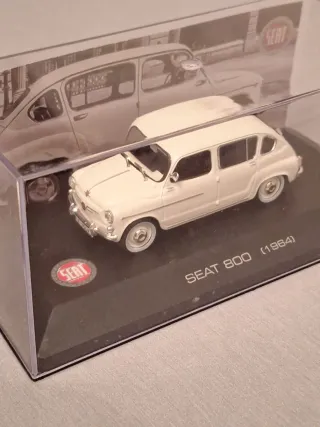 Coche decorativo Seat 800 (1964)