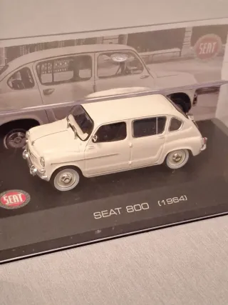 Coche decorativo Seat 800 (1964)