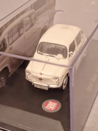 Coche decorativo Seat 800 (1964)