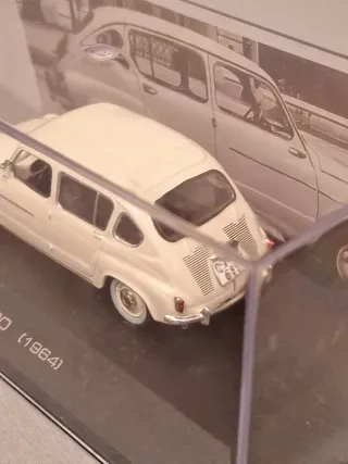 Coche decorativo Seat 800 (1964)