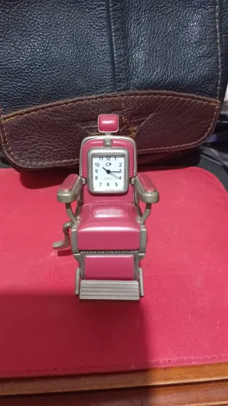 Figura de metal en forma sillon de peluquero 