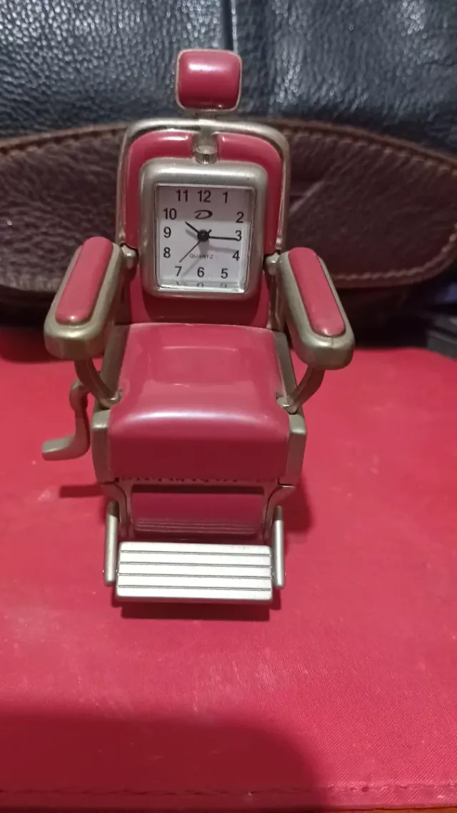 Figura de metal en forma sillon de peluquero