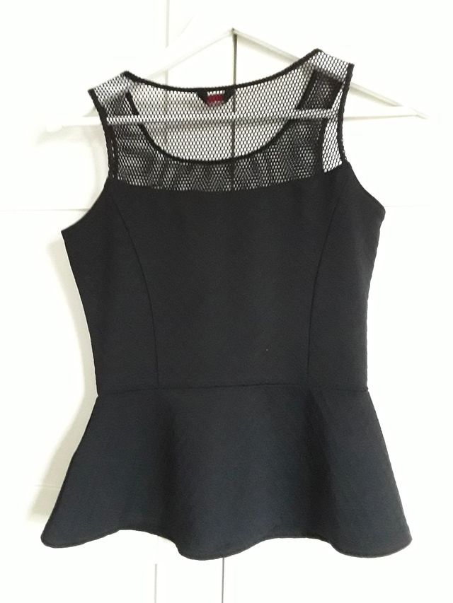 Top Peplum Guess Negro Talla S