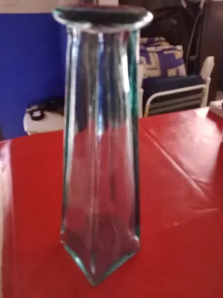 Florero de cristal azul