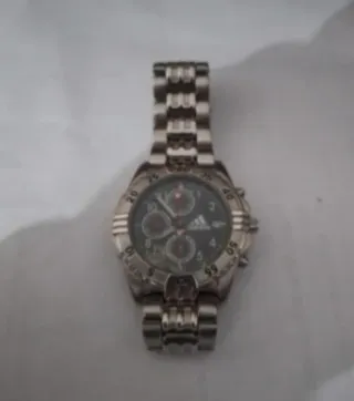 Reloj Adidas Cronógrafo Plata y Negro.