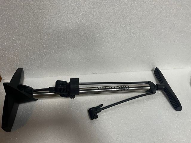 Bomba de aire portátil con manómetro