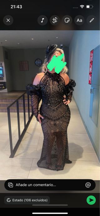 Vestido de fiesta negro con pedrería