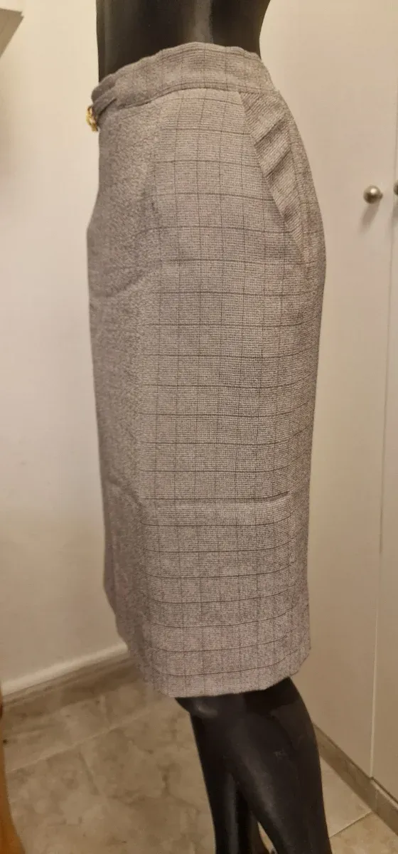 Falda de cuadros beige y gris