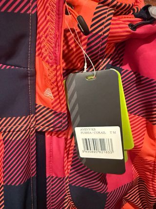 Cazadora cortavientos a cuadros nueva, costo 110 e