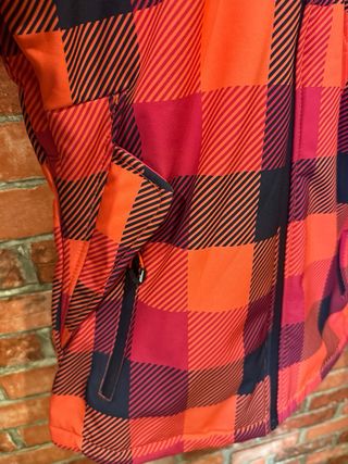 Cazadora cortavientos a cuadros nueva, costo 110 e