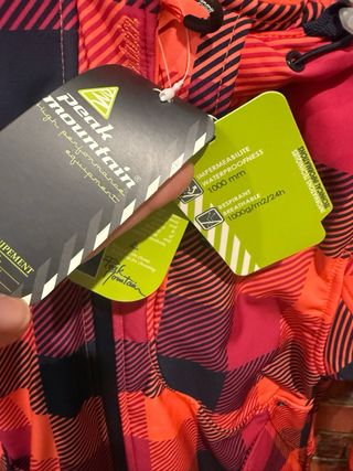 Cazadora cortavientos a cuadros nueva, costo 110 e