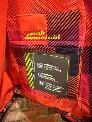 Cazadora cortavientos a cuadros nueva, costo 110 e