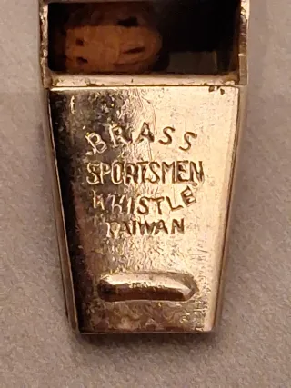 Antiguo silbato de latón Taiwán