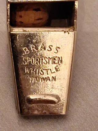 Antiguo silbato de latón Taiwán