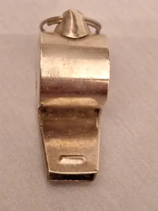 Antiguo silbato de latón Taiwán