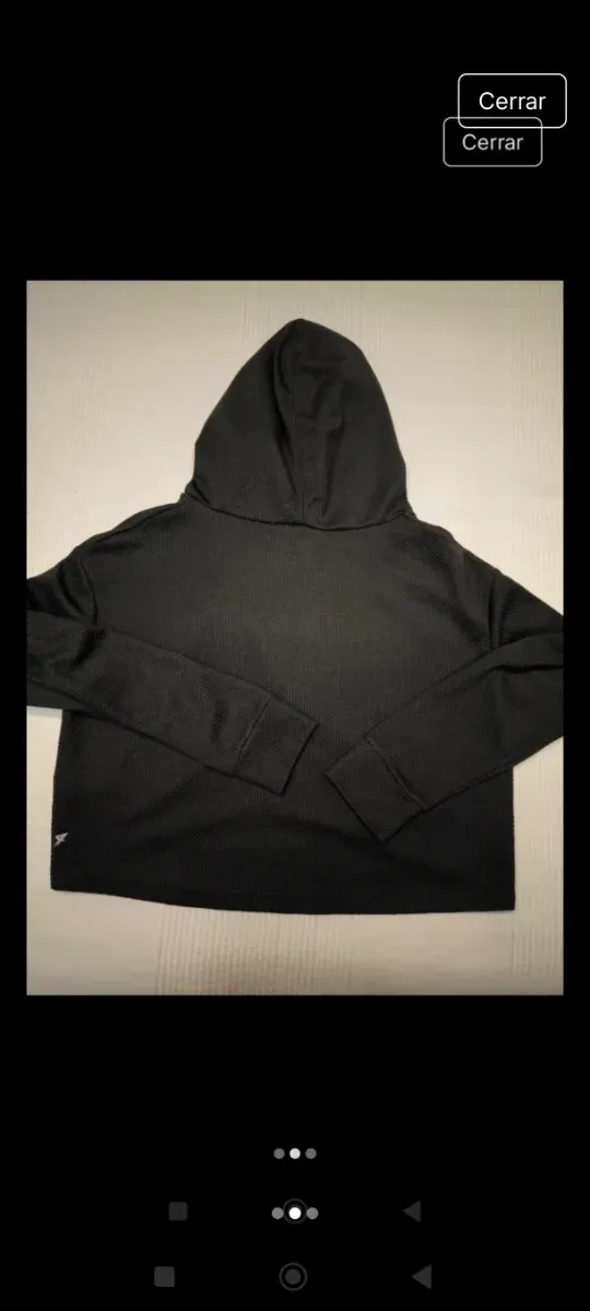 Sudadera corta con capucha negra