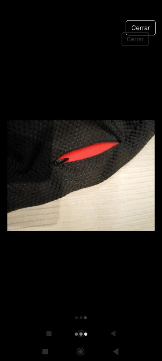 Sudadera corta con capucha negra