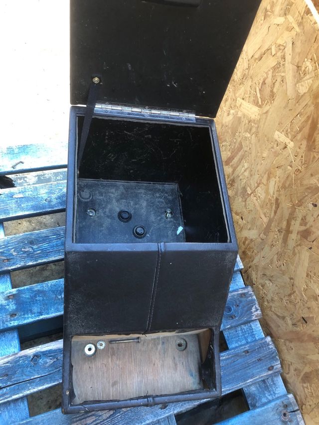 Cubibox Land Rover Defender, guantera cofre