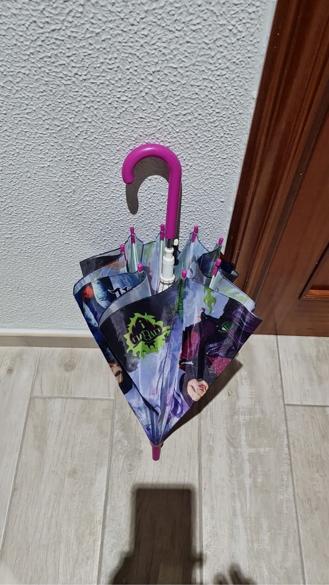 Paraguas Los Descendientes con botón