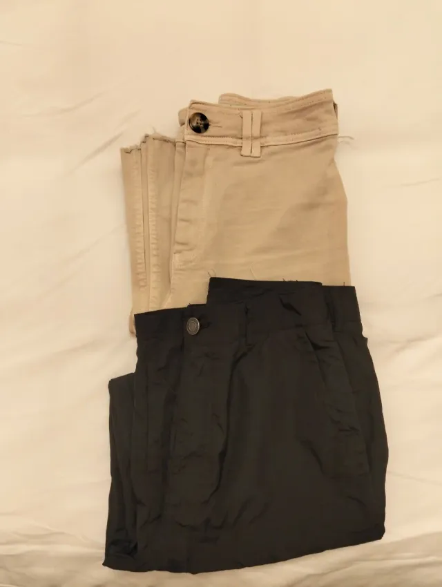 Pantalones beige y negros para chica