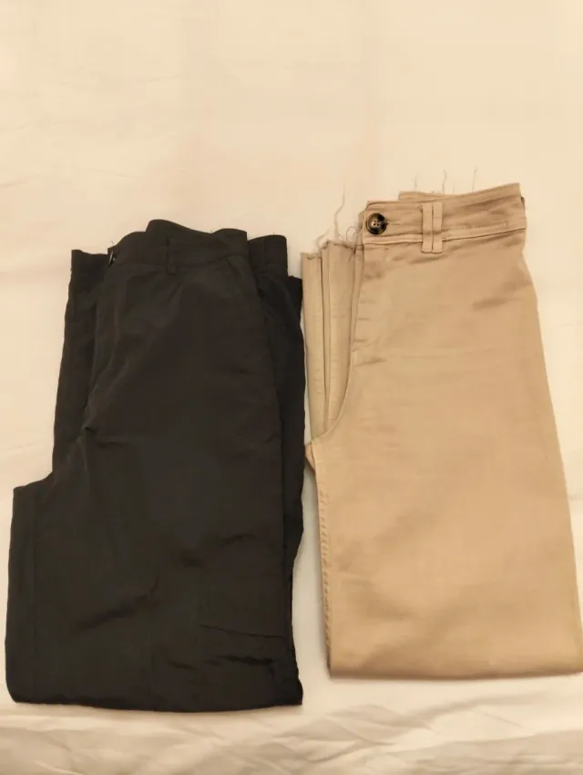Pantalones beige y negros para chica