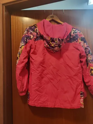 Chaqueta infantil con capucha
