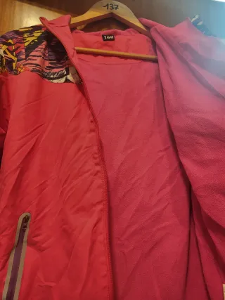 Chaqueta infantil con capucha