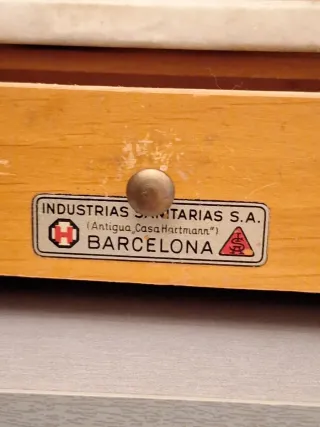 Balanza farmacéutica y cuadro Decálogo