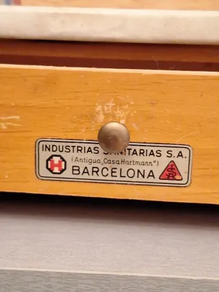 Balanza farmacéutica y cuadro Decálogo