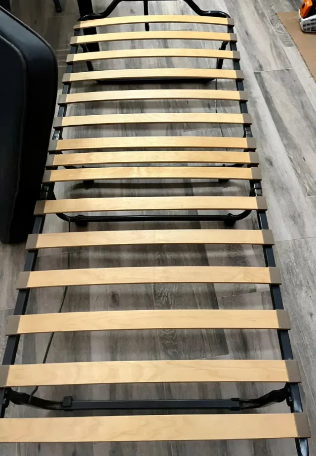 Cama plegable metal y madera