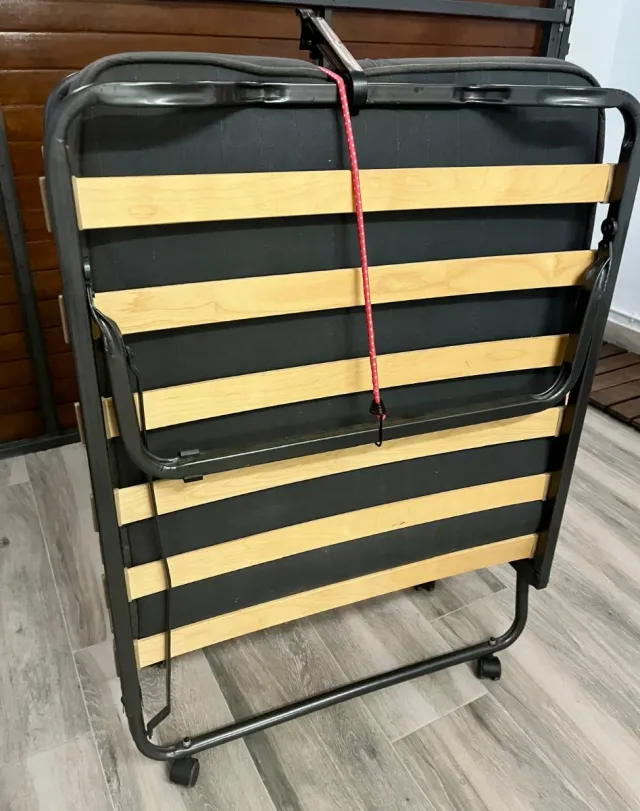 Cama plegable metal y madera