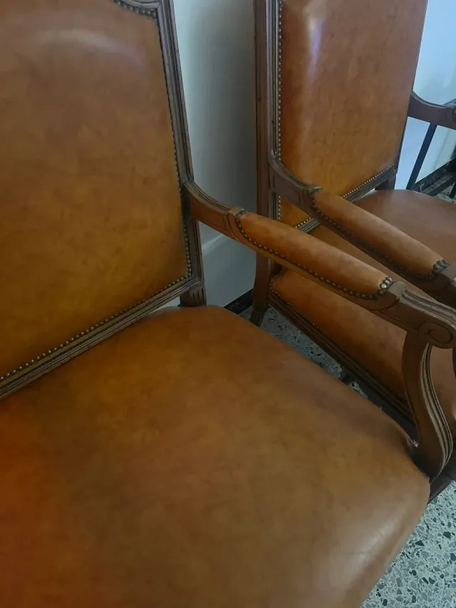 Par de Sillones vintage cuero auténtico
y madera