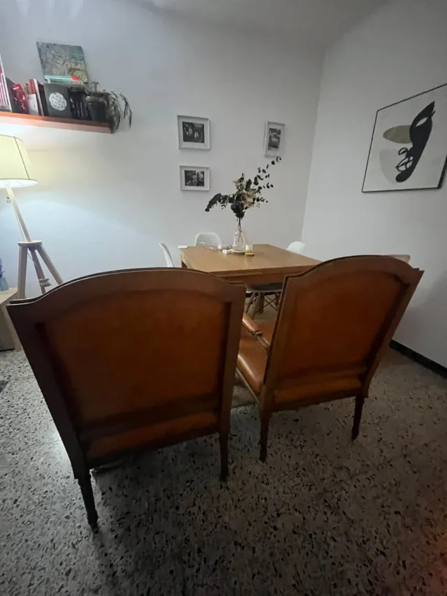 Par de Sillones vintage cuero auténtico
y madera