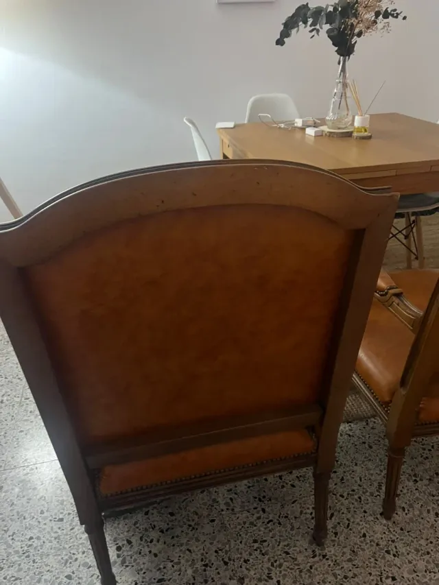 Par de Sillones vintage cuero auténtico
y madera