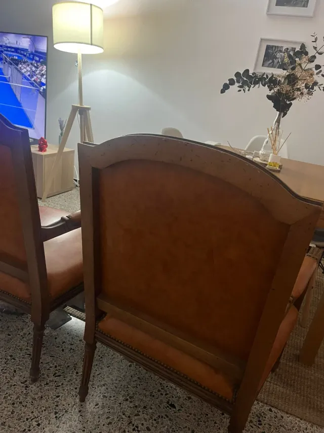 Par de Sillones vintage cuero auténtico
y madera