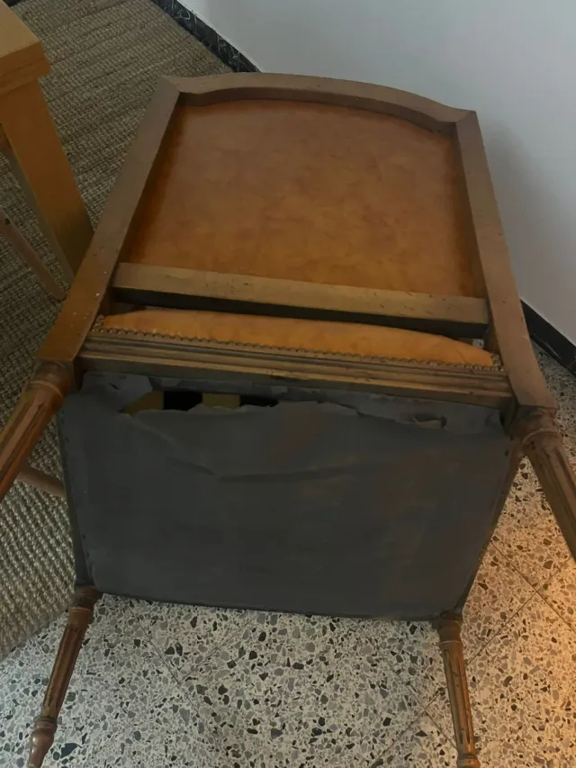 Par de Sillones vintage cuero auténtico
y madera