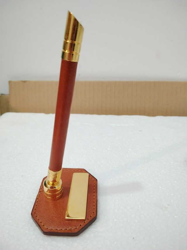 Portabolígrafos de escritorio piel y oro