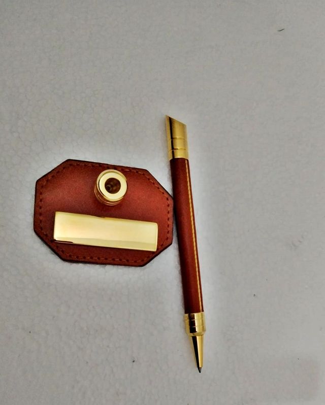 Portabolígrafos de escritorio piel y oro