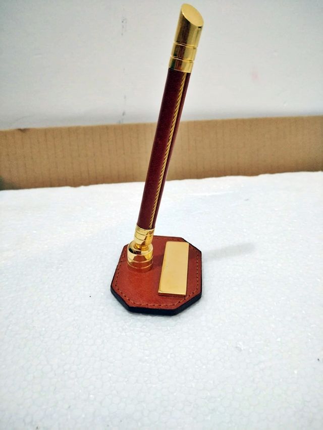 Portabolígrafos de escritorio piel y oro