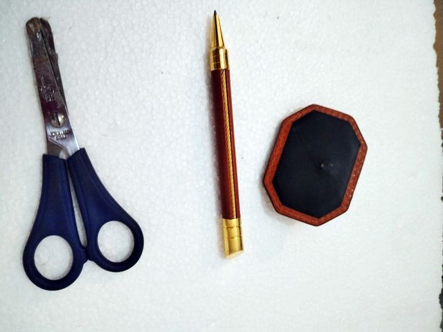 Portabolígrafos de escritorio piel y oro