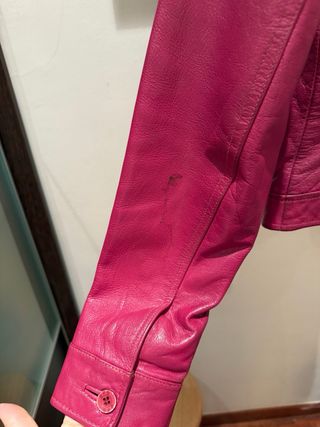 Cazadora de cuero rosa