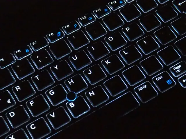 DELL ORDENADOR PORTÁTIL LAPTOP i5 SSD