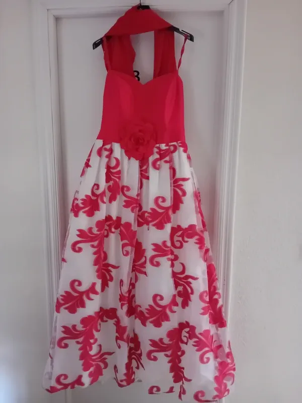 Vestido largo rojo y blanco con flor