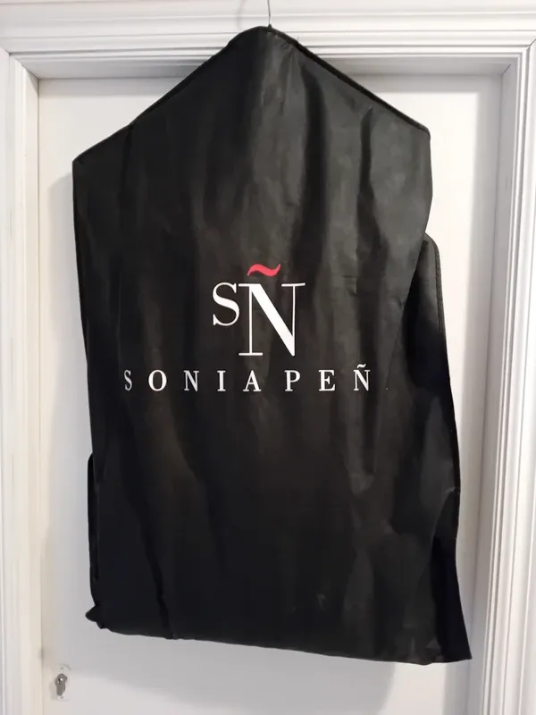 Vestido largo rojo y blanco con flor