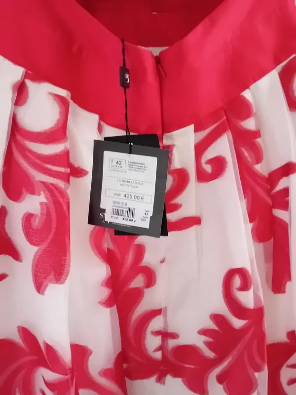 Vestido largo rojo y blanco con flor