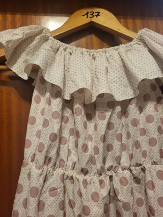 Vestido de niña con volantes y lunares