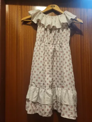 Vestido de niña con volantes y lunares