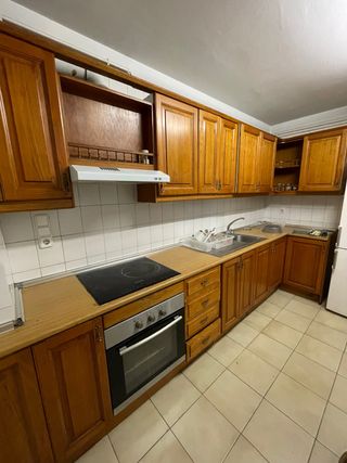 Cocina rústica con vitro,horno y fregadero