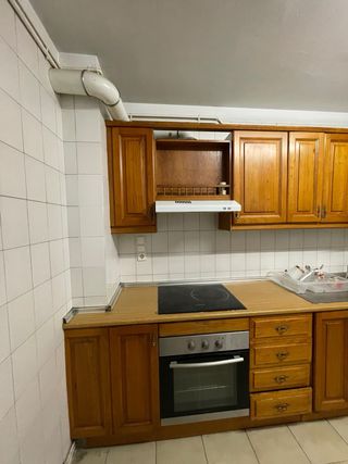 Cocina rústica con vitro,horno y fregadero