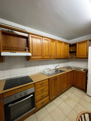 Cocina rústica con vitro,horno y fregadero